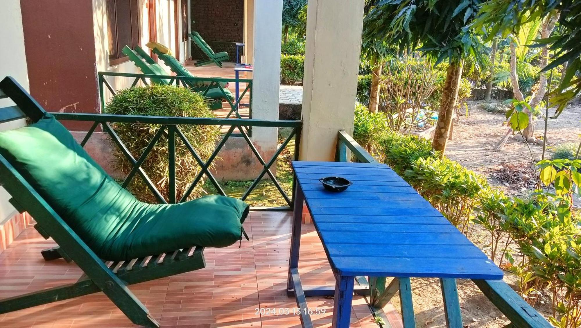 Hotel Butterfly - Peaceful Garden For Nature Lovers Sauraha Zewnętrze zdjęcie